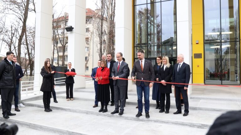 ​NOVI SAD DOBIO NAJSAVREMENIJU ŠKOLU U SRBIJI: Otvorena nova OŠ „Miloš Crnjanski“ od 12.000 kvadrata!