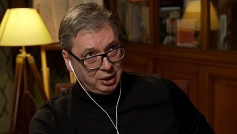 ISTORIJSKI TIKTOK LIVE: Vučić i Baka Prase u klinču pred 80.000 ljudi – od poreza do Trampa i „veštačke inteligencije“