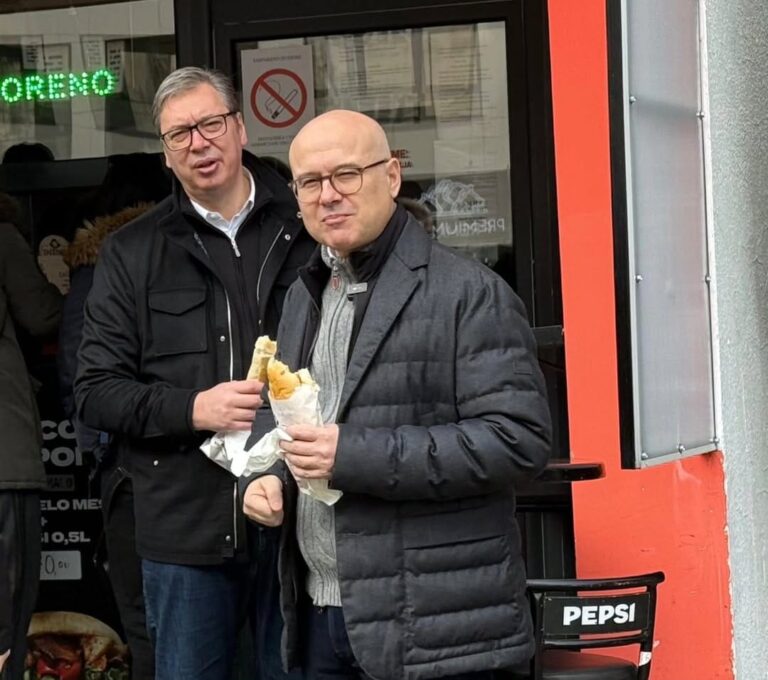 DORUČAK PRED SAJAM: Vučić sa Vučevićem i sinovima u Novom Sadu – „Jutarnji sendvič“ kao uvertira za Zavičajni zbor