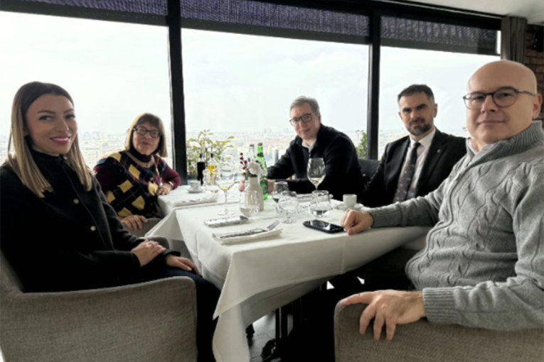 RADNO U NOVOM SADU: Vučić sa saradnicima na Tvrđavi o strateškim planovima za Srbiju i Vojvodinu