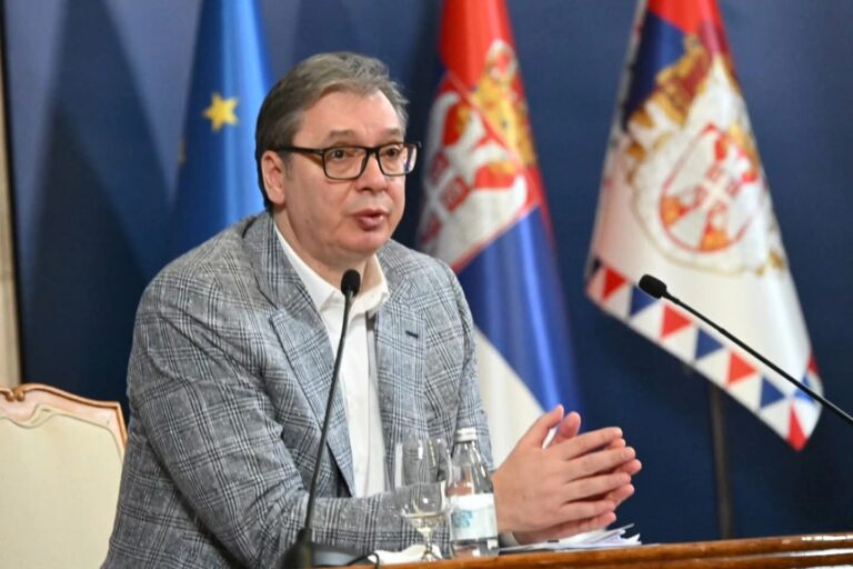 Vučić najavio masovnu legalizaciju: Prva rešenja stižu pre marta, preko 2 miliona ljudi dobija papire