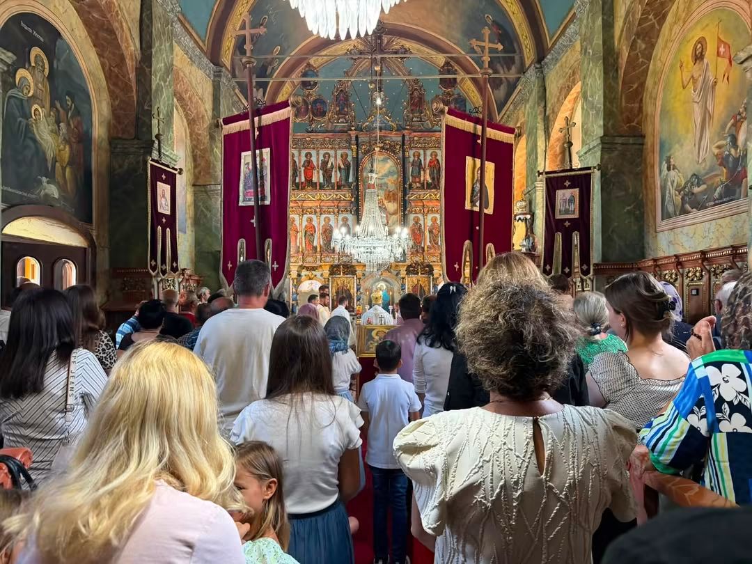 Episkop sremski Vasilije dodeljuje gramatu u Hramu Svetog Save u Čereviću