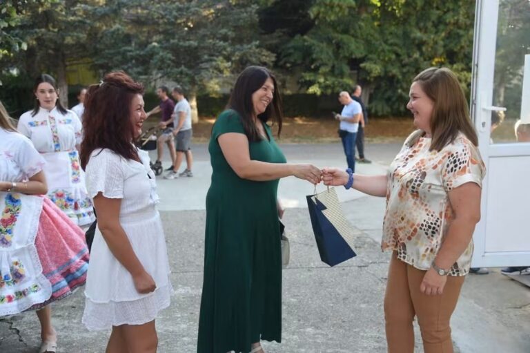 Pod lipom se hladimo, a medom se sladimo: U Lugu održana tradicionalna manifestacija posvećena tradiciji i pčelarstvu