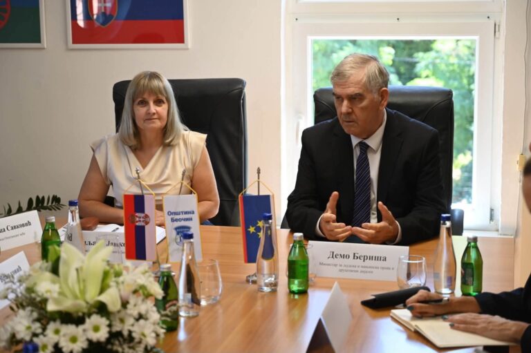 Unapređenje položaja romske zajednice: Ministar Demo Beriša u radnoj poseti Opštini Beočin