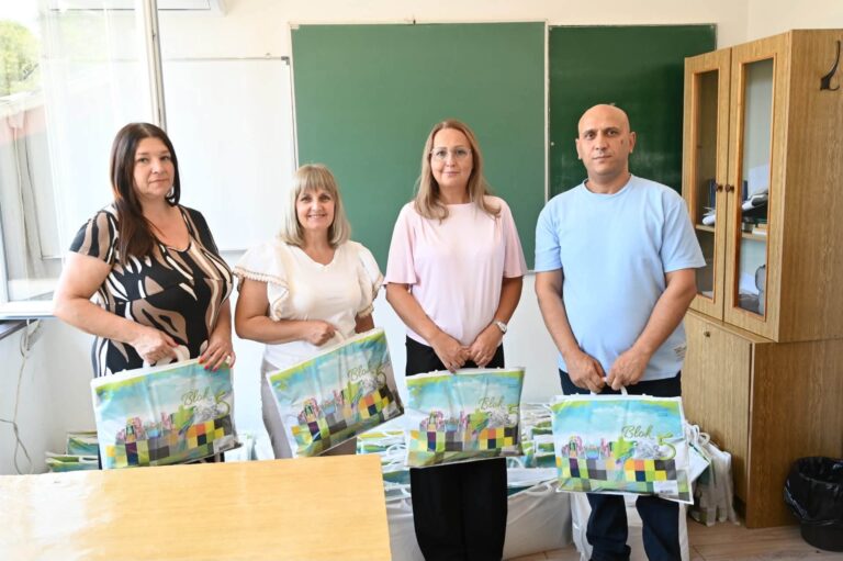 Uspešan početak školske godine u Beočinu: Podeljeni paketi pribora za 200 romskih učenika